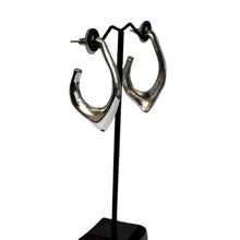 Load image into Gallery viewer, The Hollow Drop Earrings