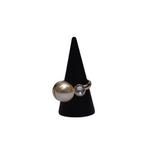 Load image into Gallery viewer, Pearl and Glitz Ring