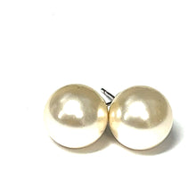 Load image into Gallery viewer, Pearly Stud Earrings