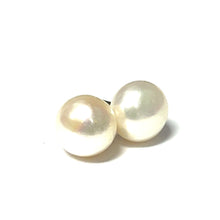 Load image into Gallery viewer, Pearly Stud Earrings