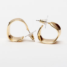Load image into Gallery viewer, Liquid Curve Open Hoop Earrings