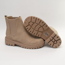 Load image into Gallery viewer, Follow Me In Style Lug Pull On Short Boot