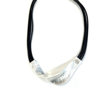 Load image into Gallery viewer, Twist of Fashion Short Necklace