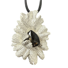 Load image into Gallery viewer, Hidden Strength Flower Short Necklace