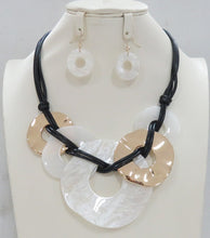 Load image into Gallery viewer, Running in Circles Short Necklace