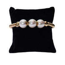 Load image into Gallery viewer, Lustre Curve Pearl Bracelet
