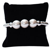 Load image into Gallery viewer, Lustre Curve Pearl Bracelet

