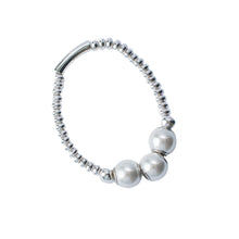 Load image into Gallery viewer, Lustre Curve Pearl Bracelet
