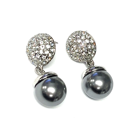 Work it Girl with the Pearl Drop Earrings