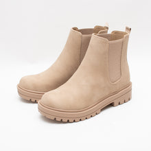 Load image into Gallery viewer, Follow Me In Style Lug Pull On Short Boot
