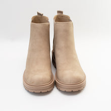 Load image into Gallery viewer, Follow Me In Style Lug Pull On Short Boot
