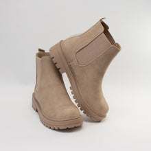 Load image into Gallery viewer, Follow Me In Style Lug Pull On Short Boot
