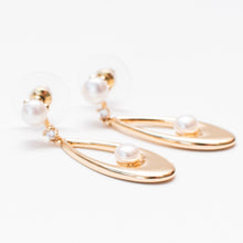 Load image into Gallery viewer, Long Oval Drop Pearl Earrings
