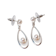 Load image into Gallery viewer, Long Oval Drop Pearl Earrings
