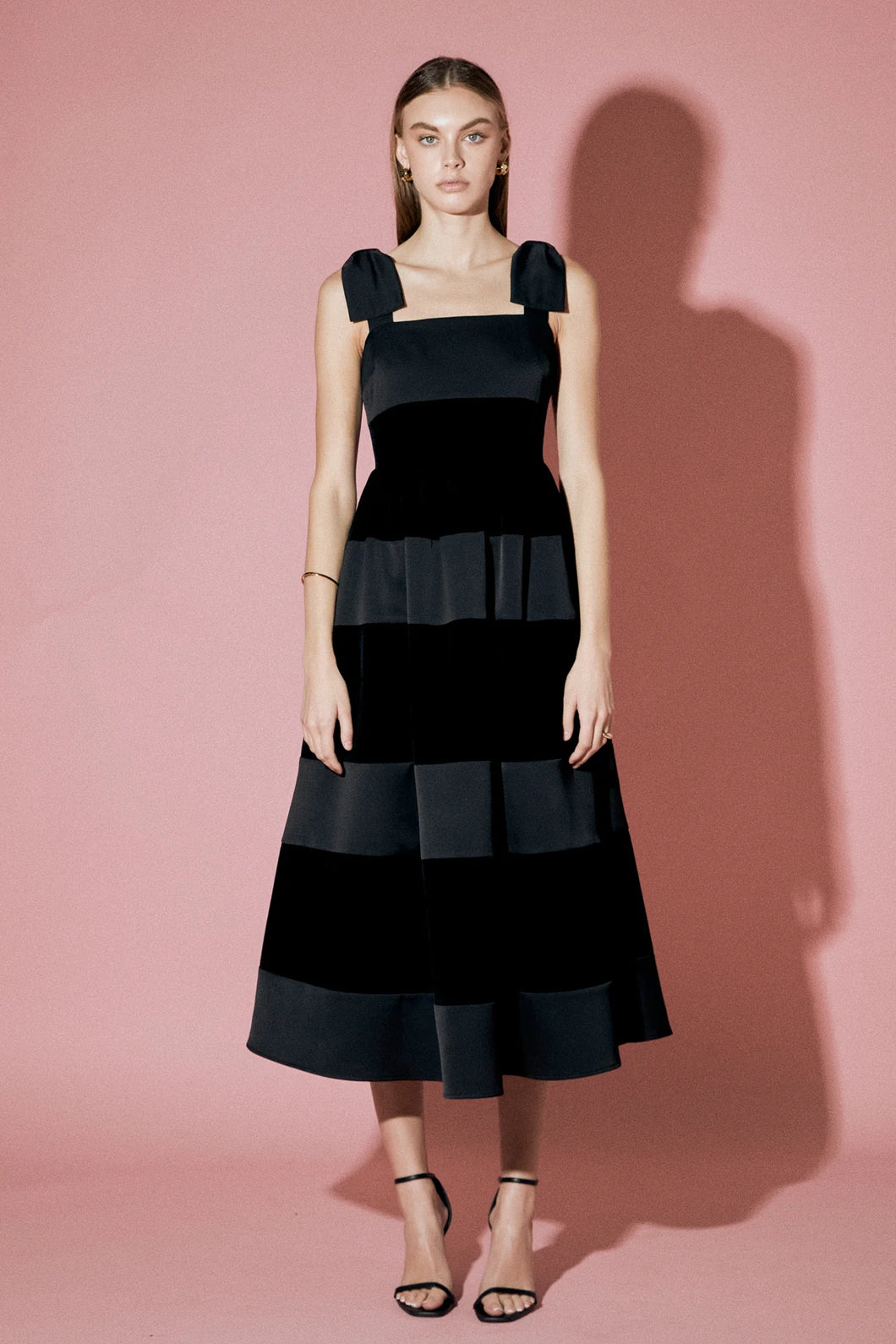 Black Beauty Velvet Contrast Sleeveless Midi Dress