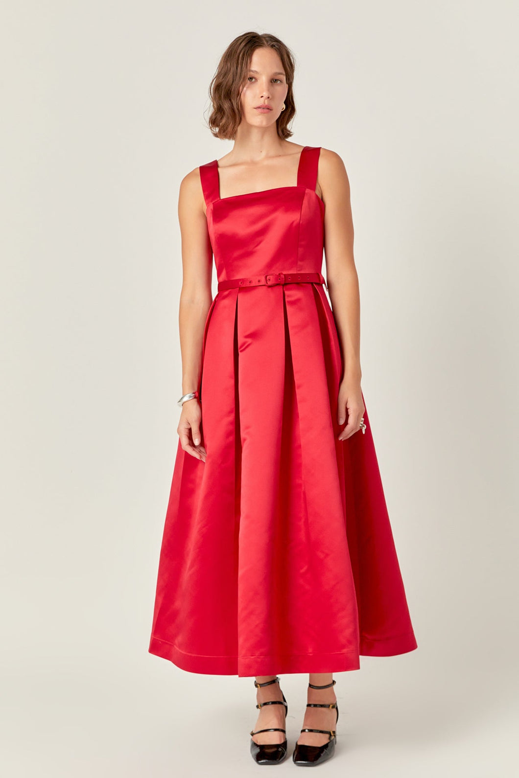 Lady In Red Sleeveless Midi Dress