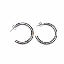 Load image into Gallery viewer, Everyone Loves a Classic Hoop Earrings
