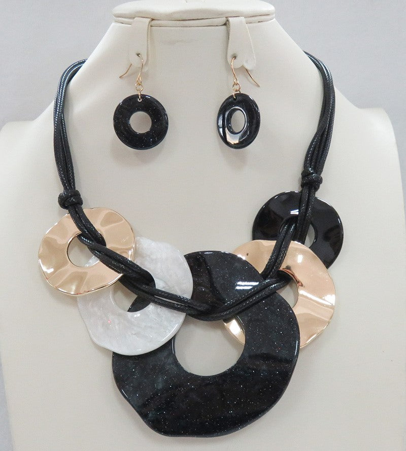 Running in Circles Short Necklace