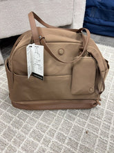 Load image into Gallery viewer, The Claudia 18" Twill Nylon Zip Drop Bottom Workbook Tote
