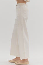 Load image into Gallery viewer, Patch Pocket Capri Pants
