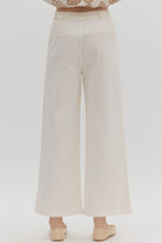 Load image into Gallery viewer, Patch Pocket Capri Pants

