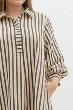 Load image into Gallery viewer, Sunday Morning Three Quarter Lined  with Pockets Dress - Plus Size
