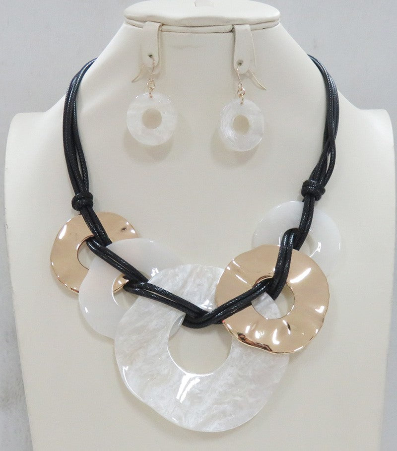 Running in Circles Short Necklace